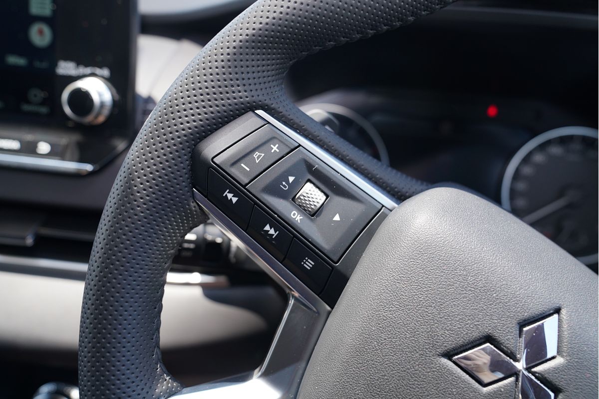 2023 Mitsubishi Outlander LS ZM