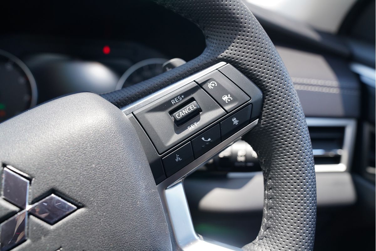 2023 Mitsubishi Outlander LS ZM