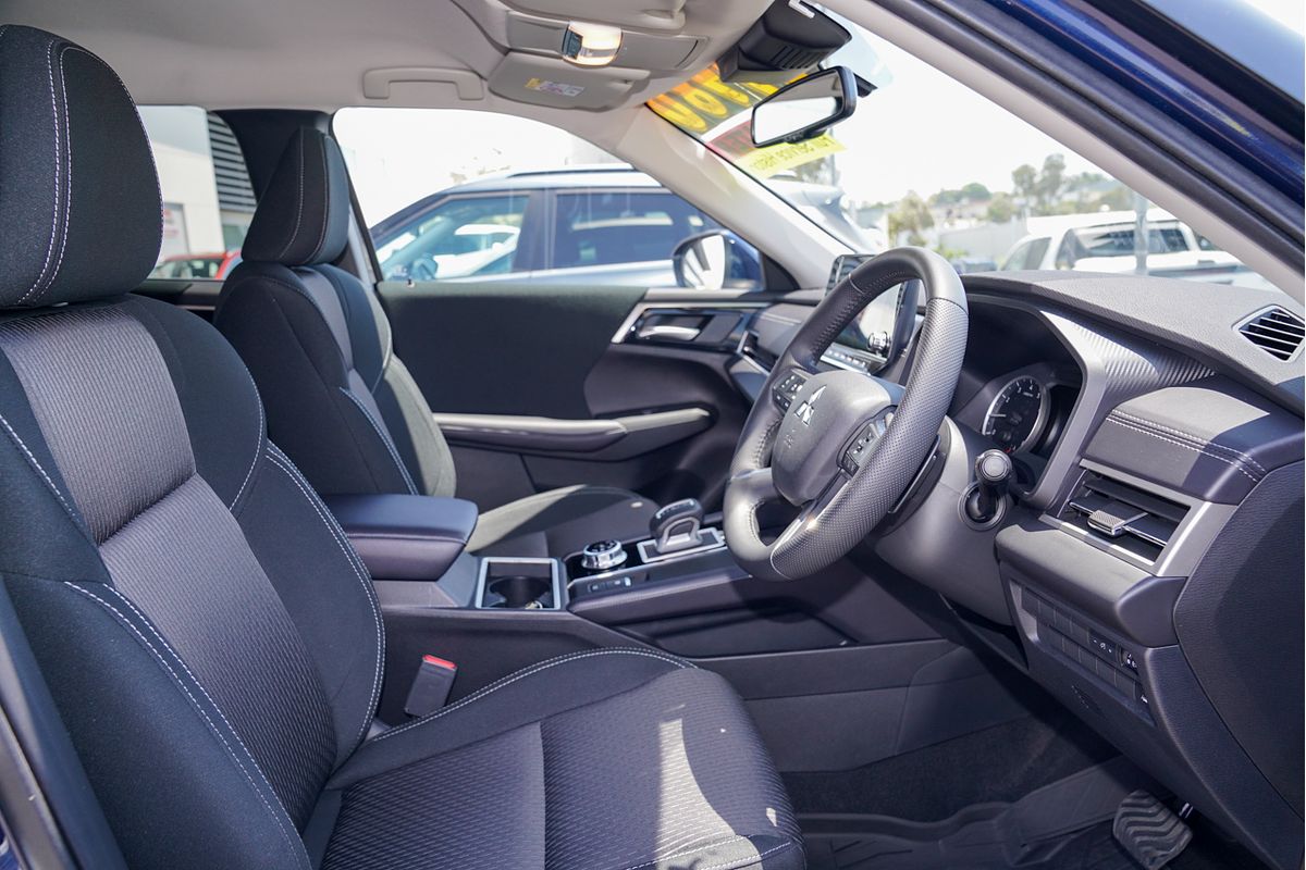 2023 Mitsubishi Outlander LS ZM