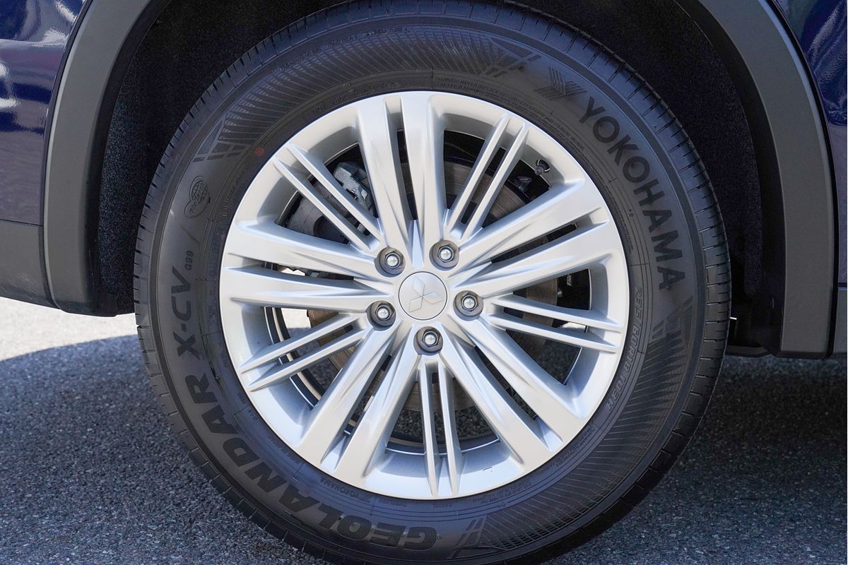 2023 Mitsubishi Outlander LS ZM