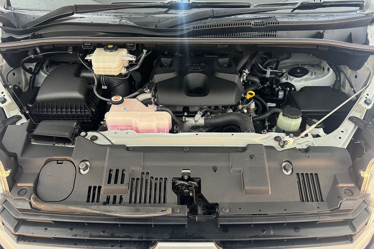 2019 Toyota Hiace Commuter GDH322R