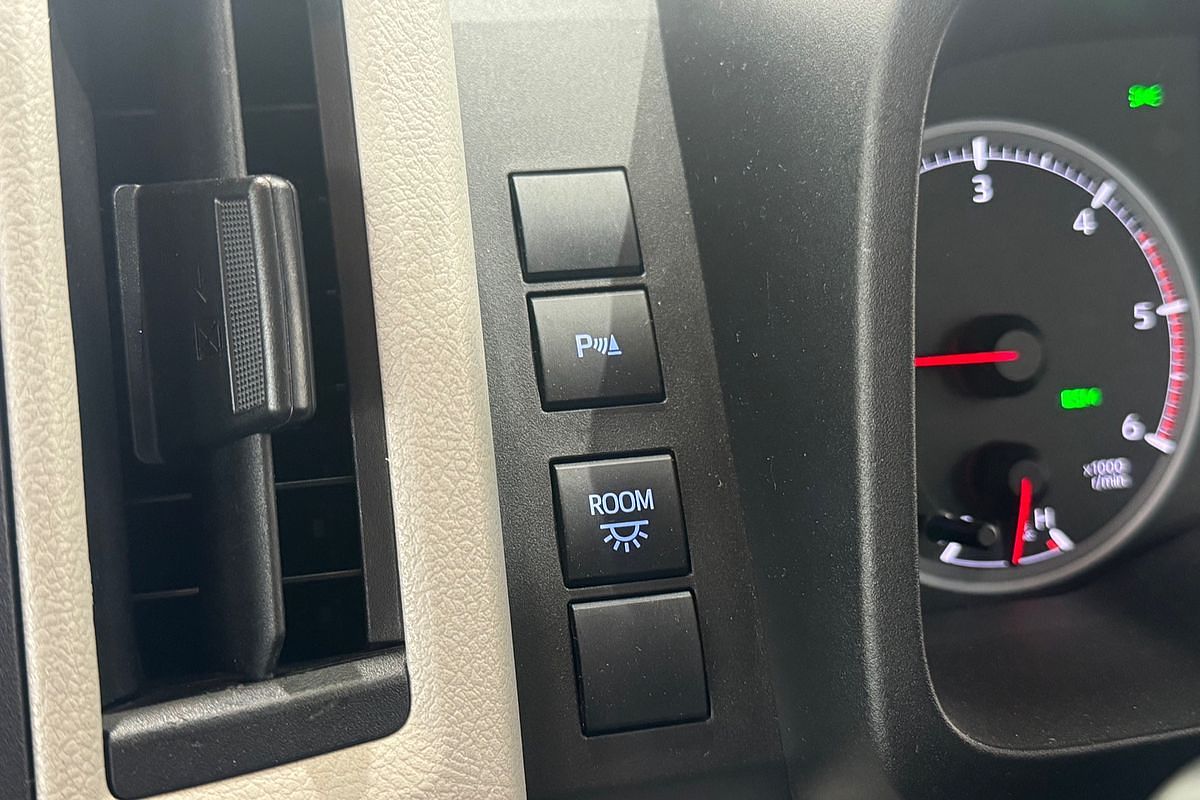 2019 Toyota Hiace Commuter GDH322R