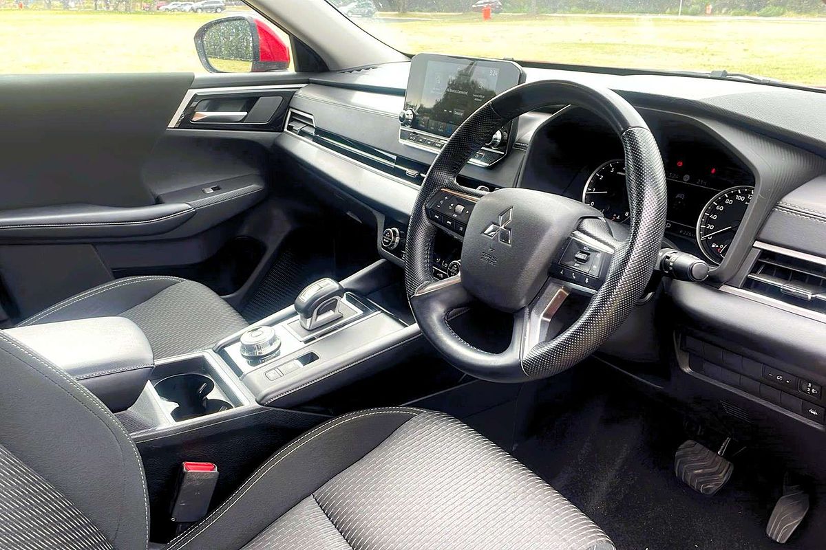 2022 Mitsubishi Outlander LS ZM