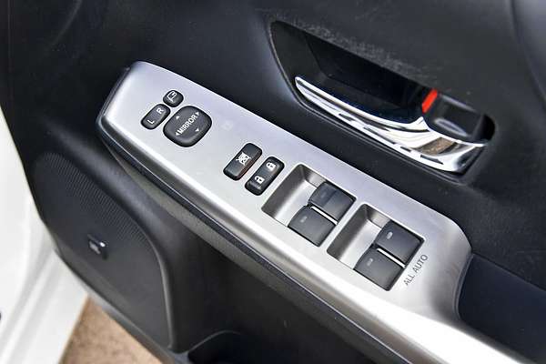 2020 Toyota Prius V i-Tech ZVW40R