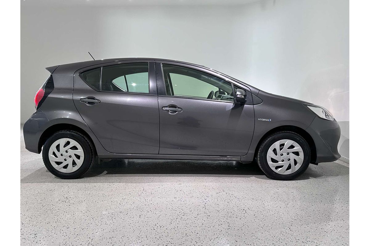 2018 Toyota Prius C  NHP10R