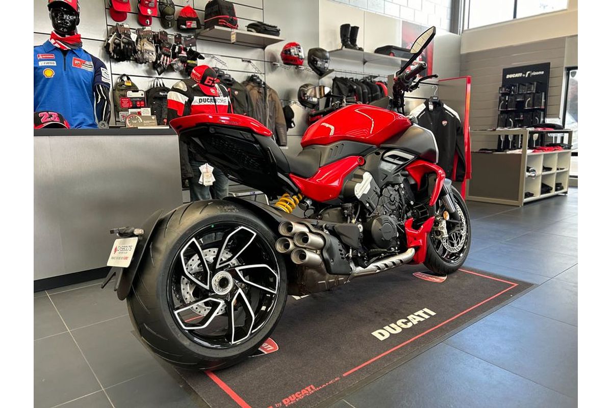 2024 Ducati DIAVEL V4