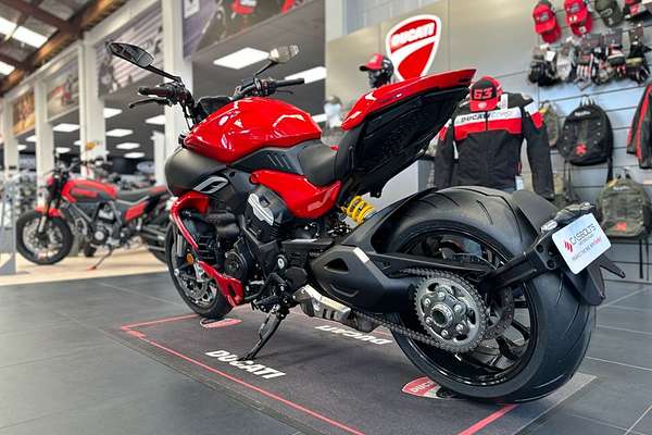 2024 Ducati DIAVEL V4