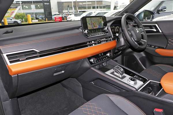 2024 Mitsubishi Outlander Exceed Tourer ZM