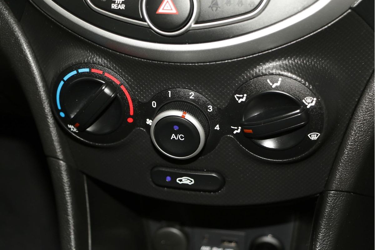 2012 Hyundai Accent Active RB