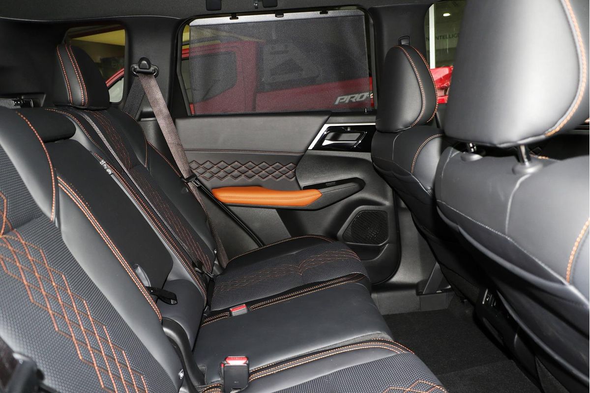 2024 Mitsubishi Outlander Exceed Tourer ZM