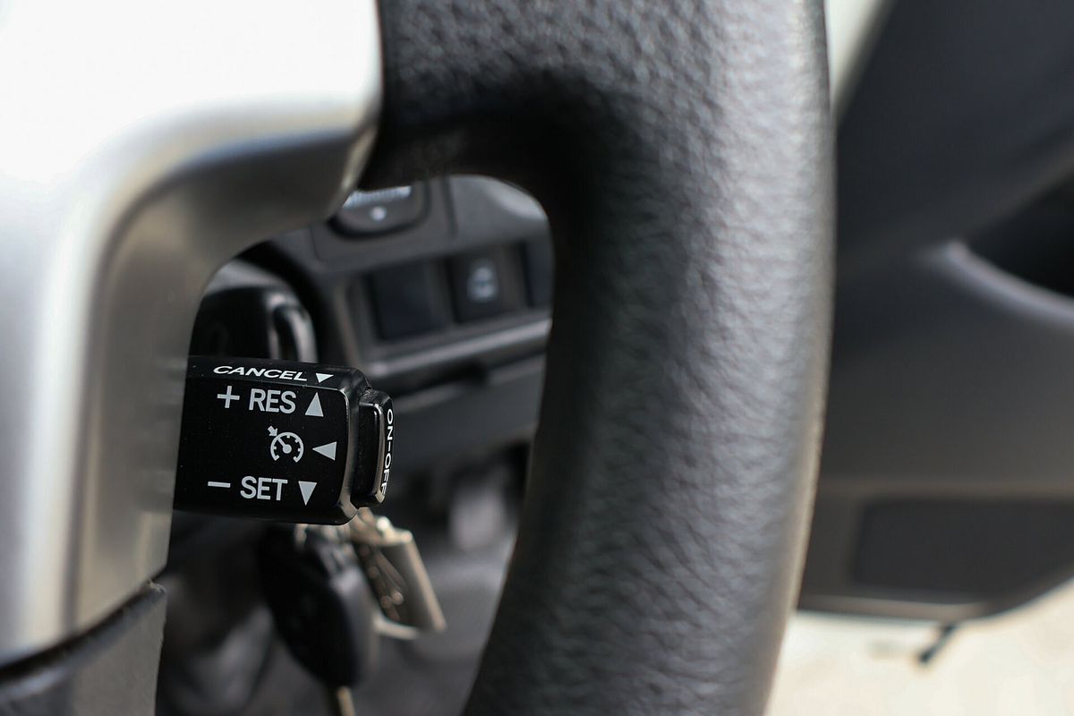 2017 Toyota Hiace Commuter TRH223R