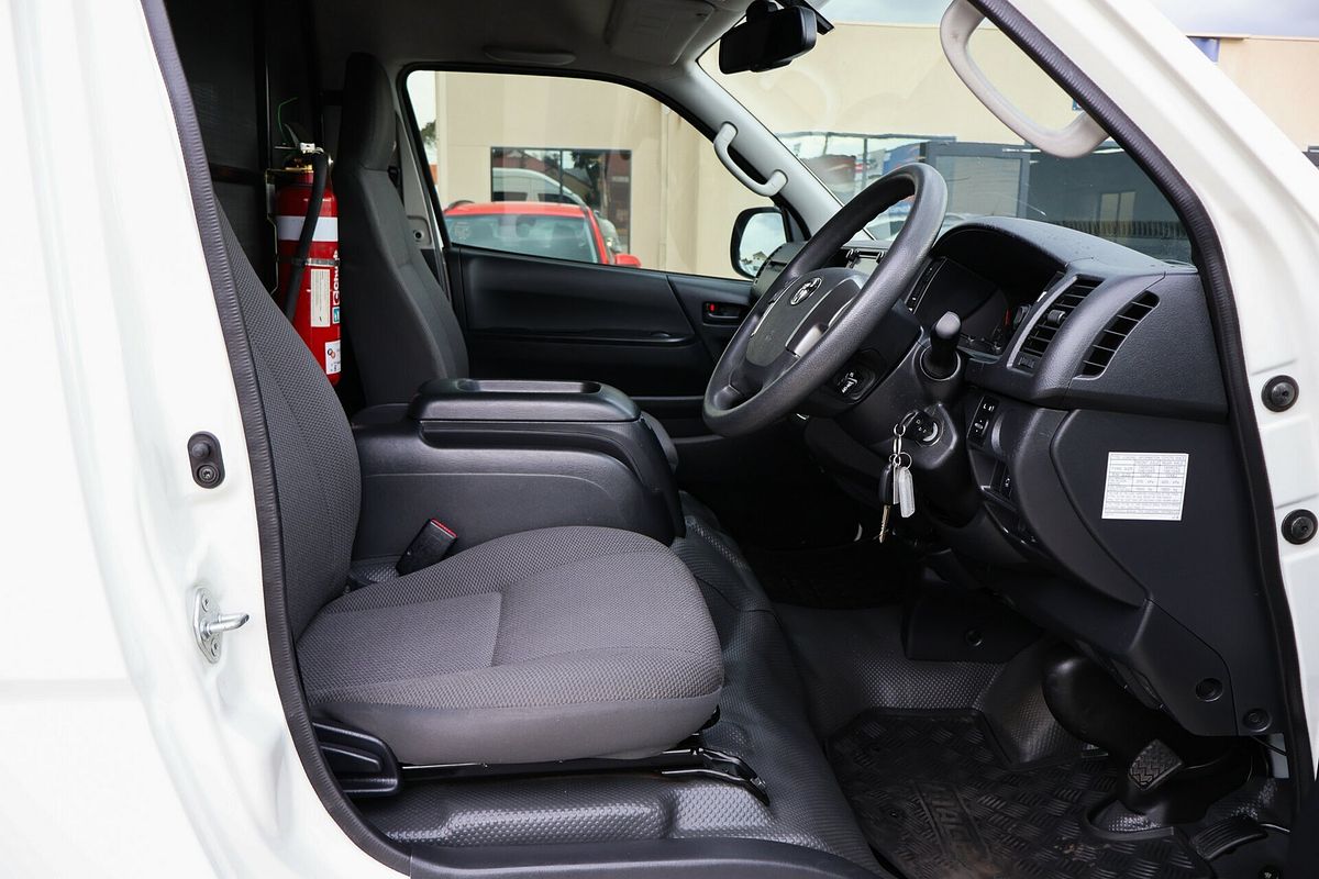 2017 Toyota Hiace Commuter TRH223R
