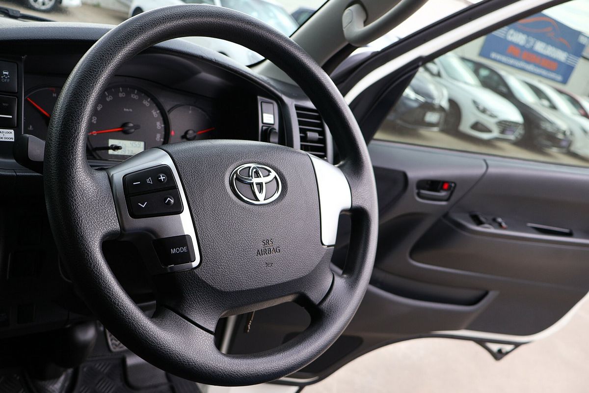 2017 Toyota Hiace Commuter TRH223R