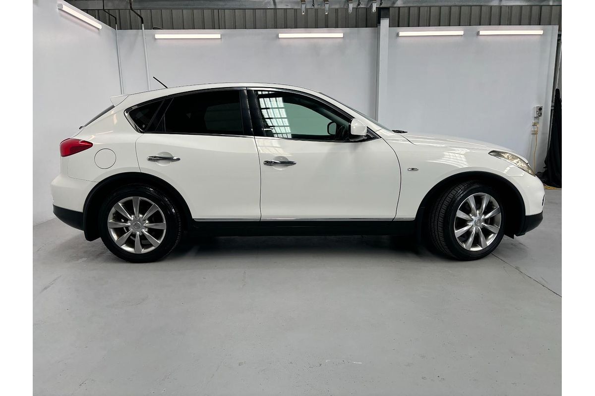 2010 Nissan Skyline 370GT Type P Crossover J50