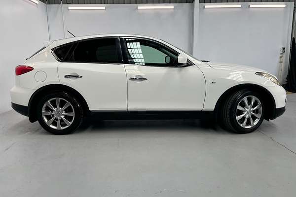 2010 Nissan Skyline 370GT Type P Crossover J50