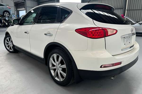 2010 Nissan Skyline 370GT Type P Crossover J50
