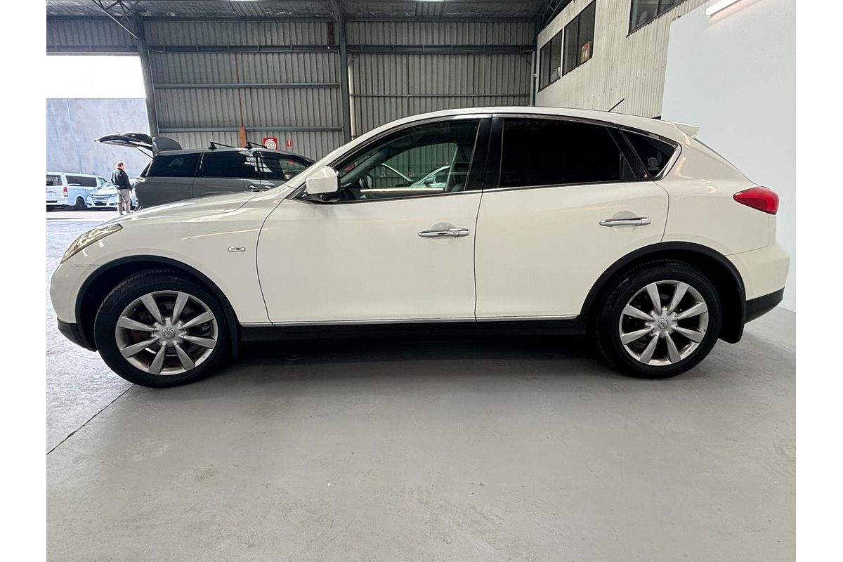 2010 Nissan Skyline 370GT Type P Crossover J50