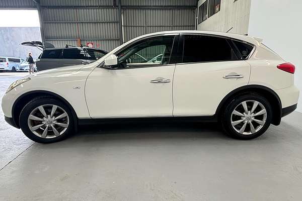 2010 Nissan Skyline 370GT Type P Crossover J50