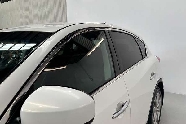 2010 Nissan Skyline 370GT Type P Crossover J50