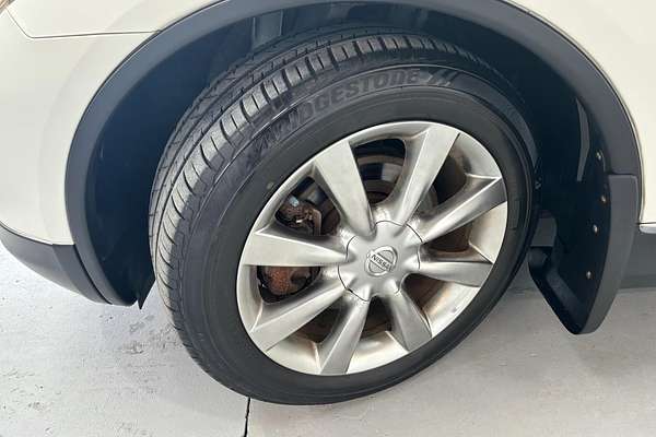 2010 Nissan Skyline 370GT Type P Crossover J50