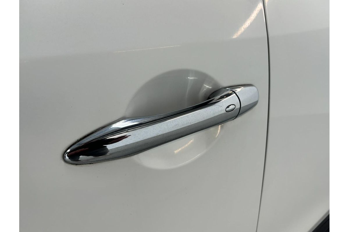 2010 Nissan Skyline 370GT Type P Crossover J50