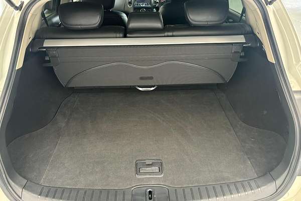 2010 Nissan Skyline 370GT Type P Crossover J50
