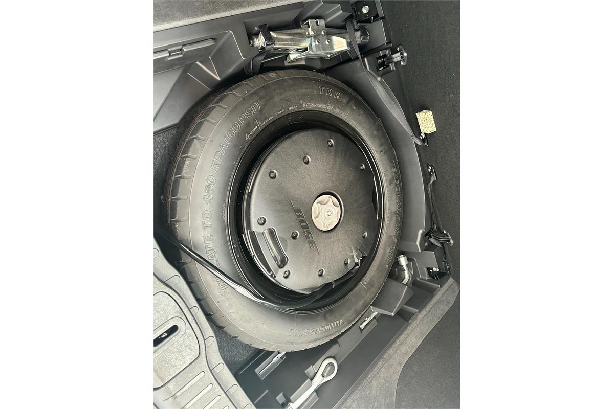 2010 Nissan Skyline 370GT Type P Crossover J50