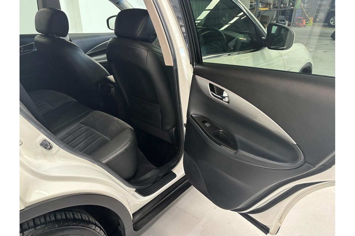 2010 Nissan Skyline 370GT Type P Crossover J50