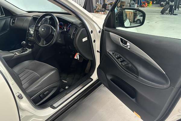 2010 Nissan Skyline 370GT Type P Crossover J50