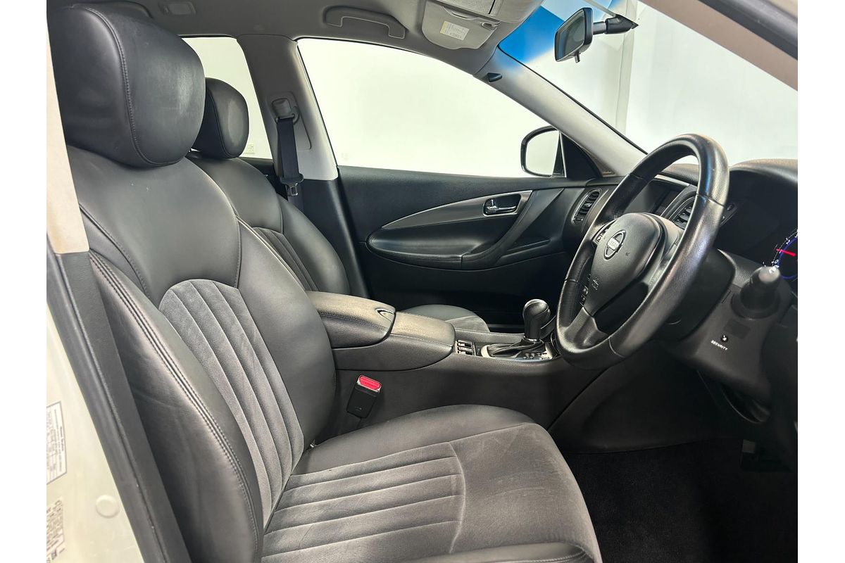2010 Nissan Skyline 370GT Type P Crossover J50
