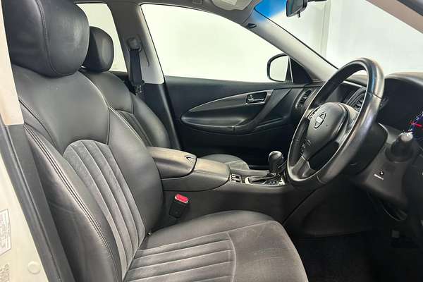 2010 Nissan Skyline 370GT Type P Crossover J50
