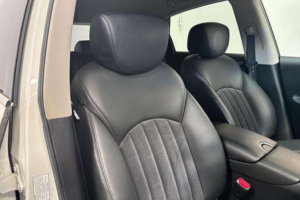 2010 Nissan Skyline 370GT Type P Crossover J50