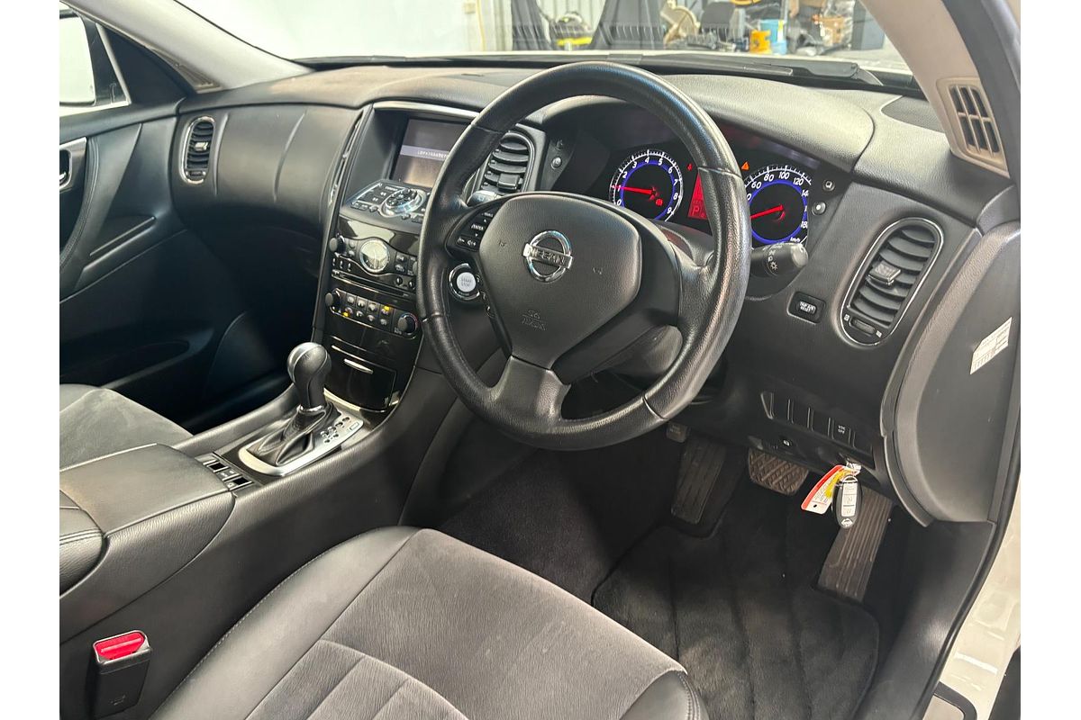 2010 Nissan Skyline 370GT Type P Crossover J50