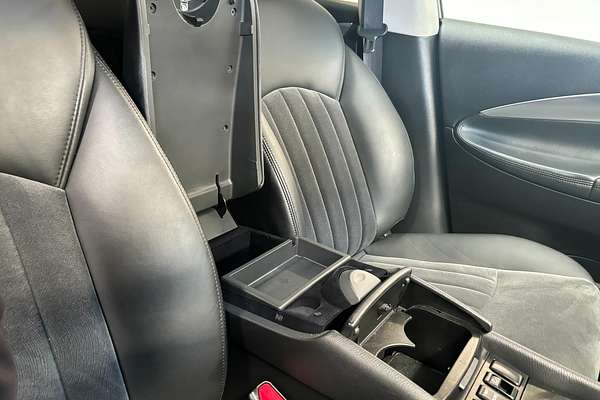 2010 Nissan Skyline 370GT Type P Crossover J50