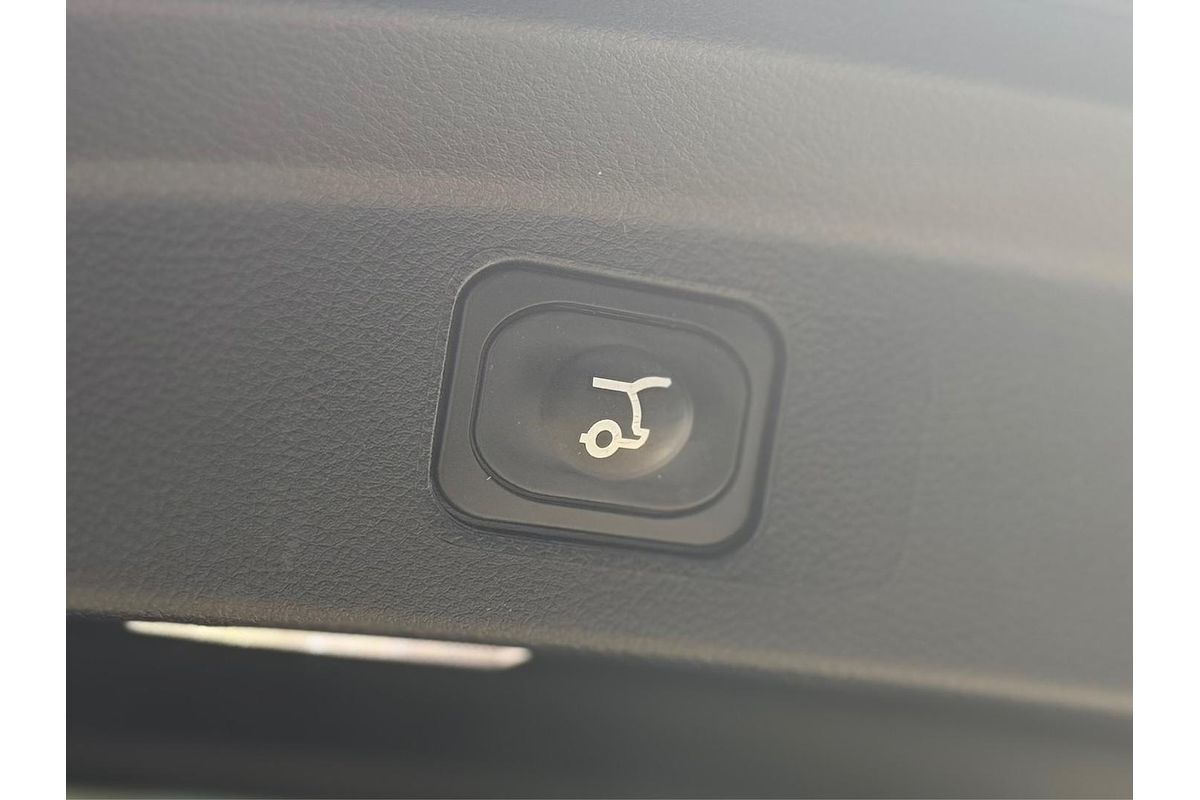 2023 Ford Everest Platinum