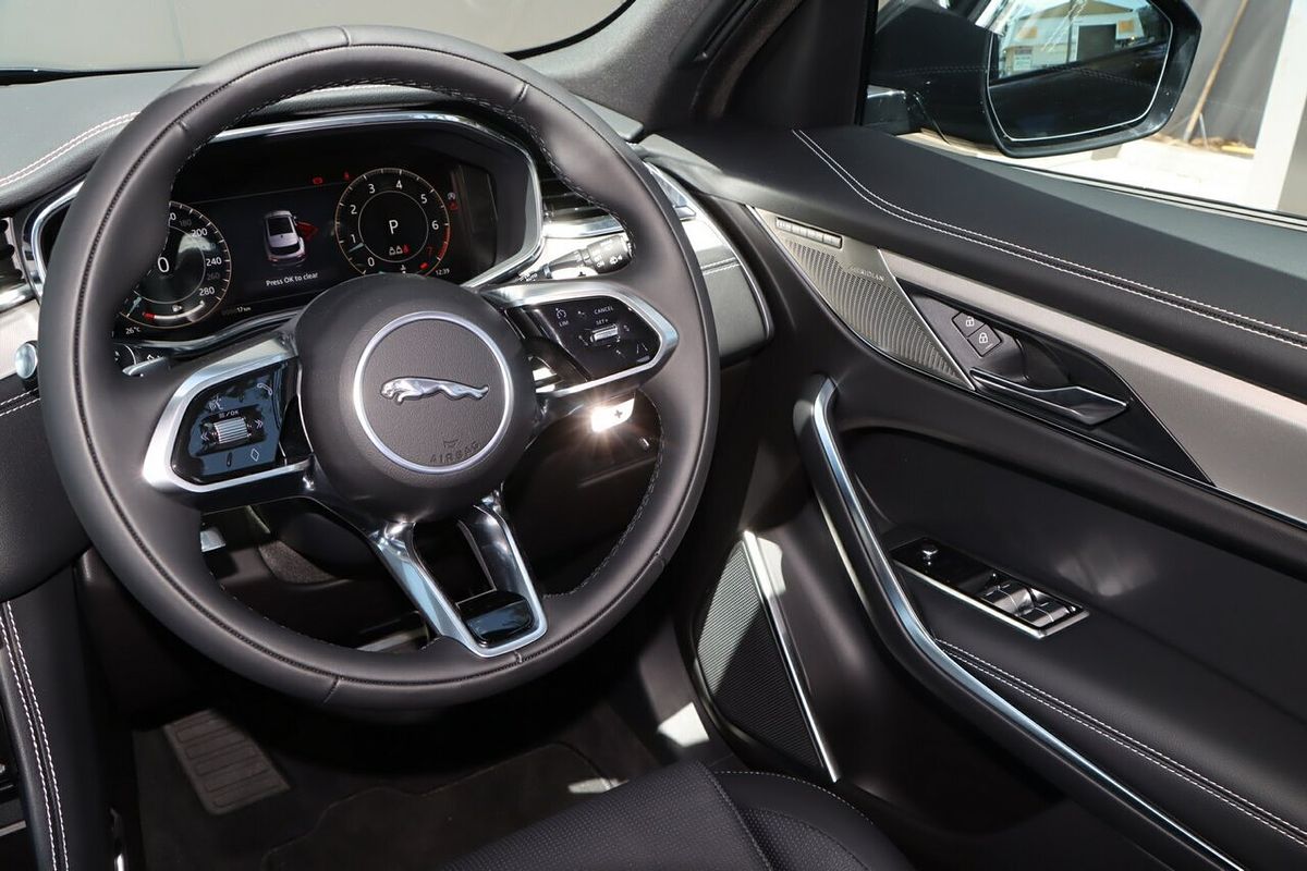 2024 Jaguar F-PACE P250 R-Dynamic SE X761