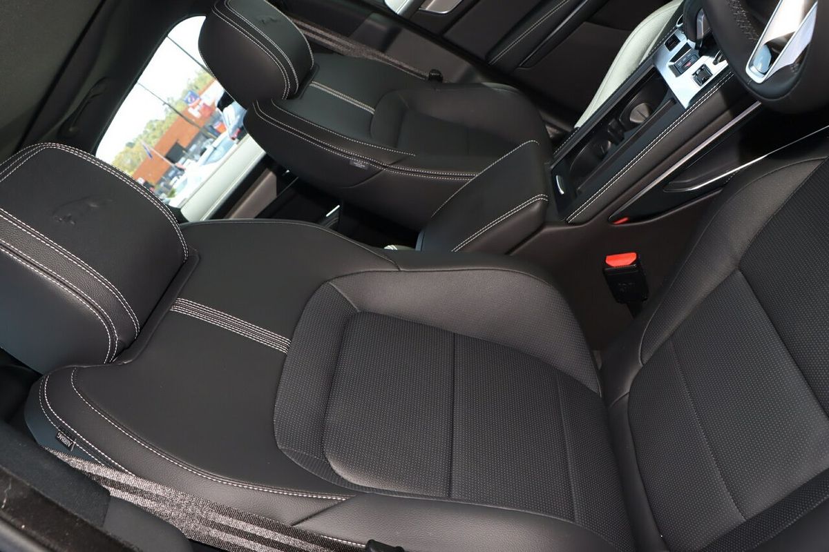 2024 Jaguar F-PACE P250 R-Dynamic SE X761