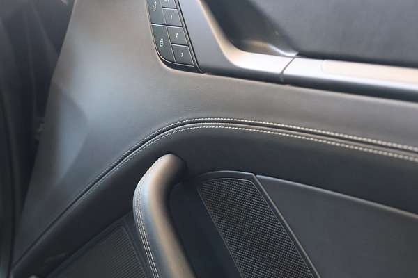2023 Porsche 911 Targa Edition 50 Years Porsche Design 992