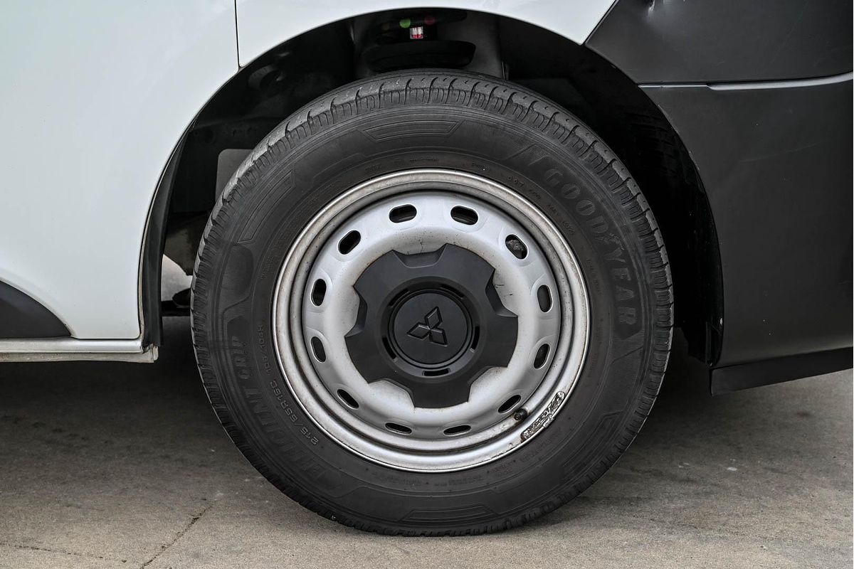 2020 Mitsubishi Express GLX SN SWB