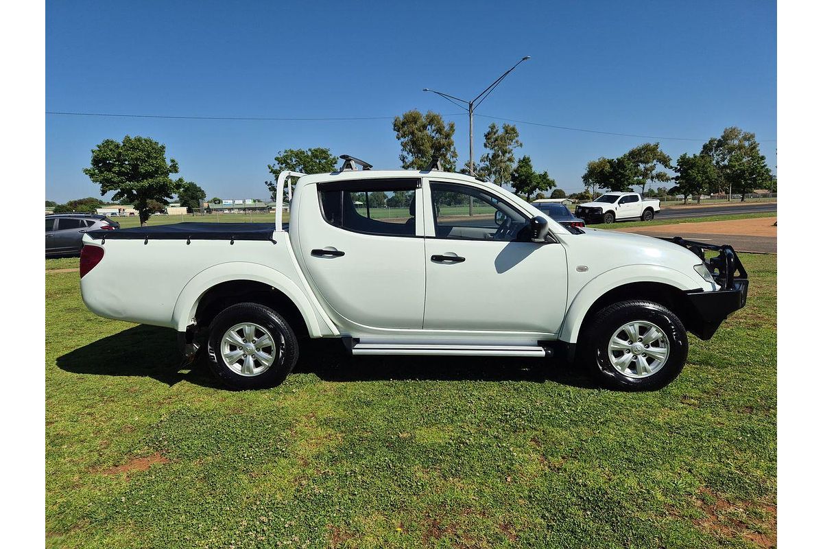 2013 Mitsubishi Triton GLX MN 4X4