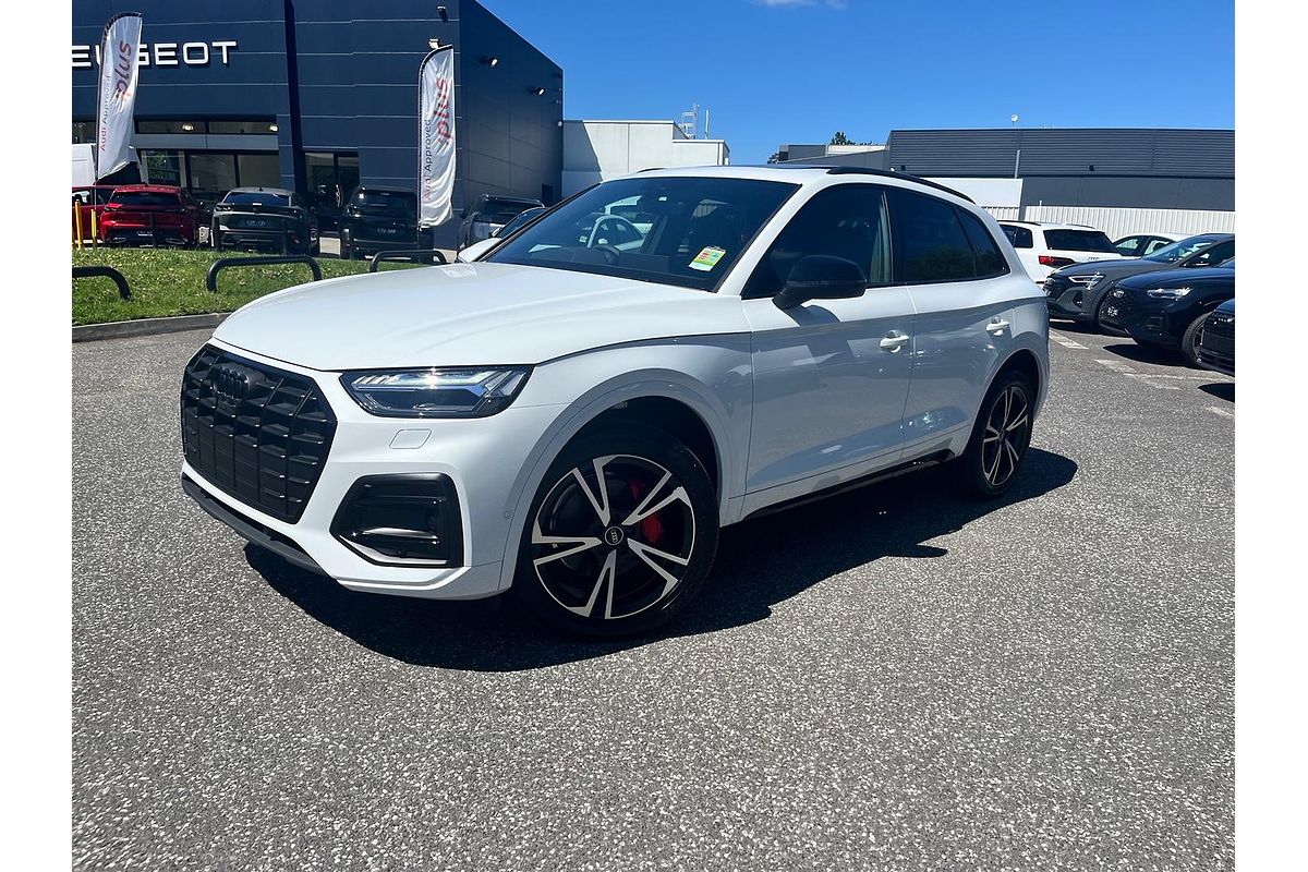 2024 Audi Q5 45 TFSI Dynamic Black FY