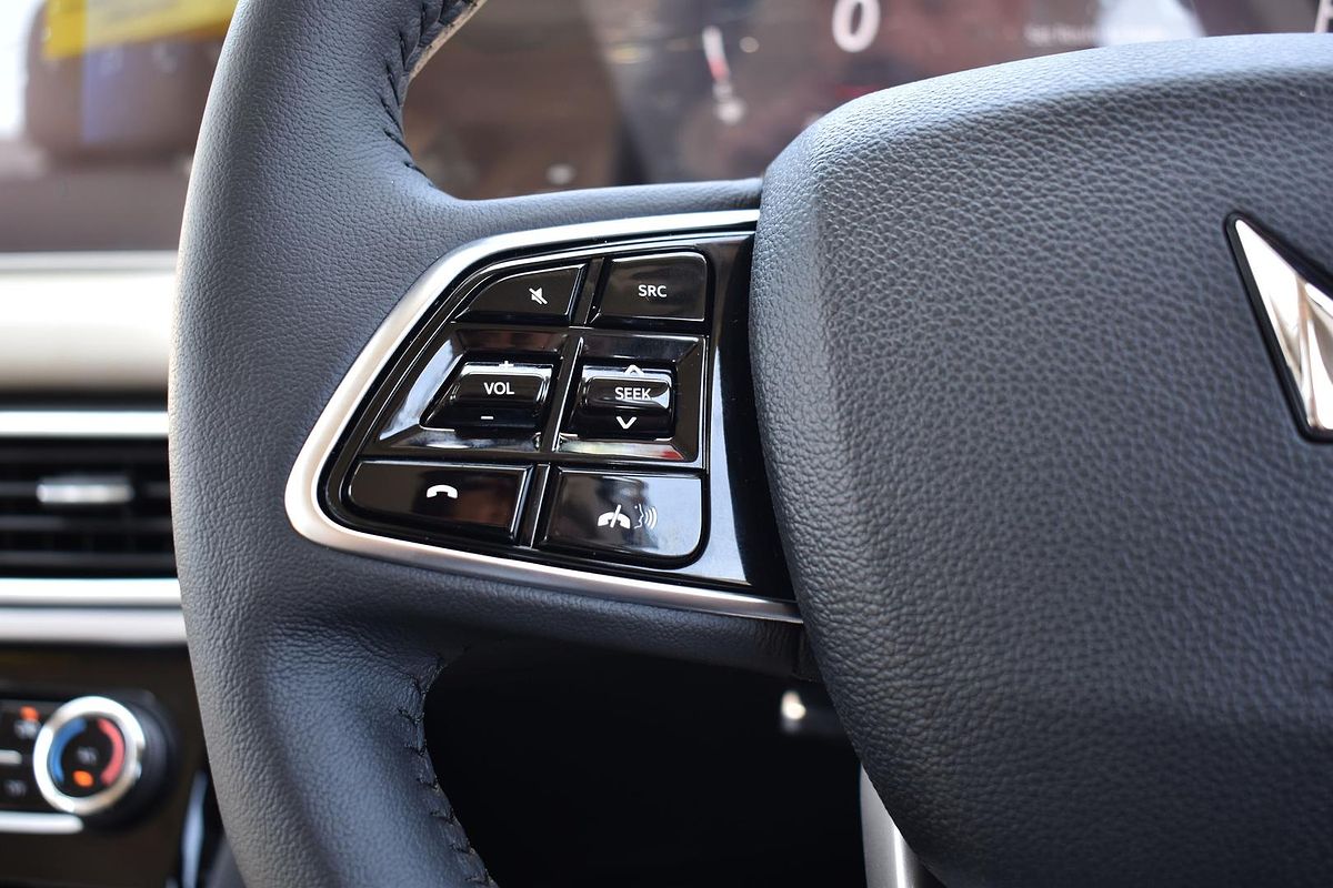 2024 Mahindra XUV700 AX7L