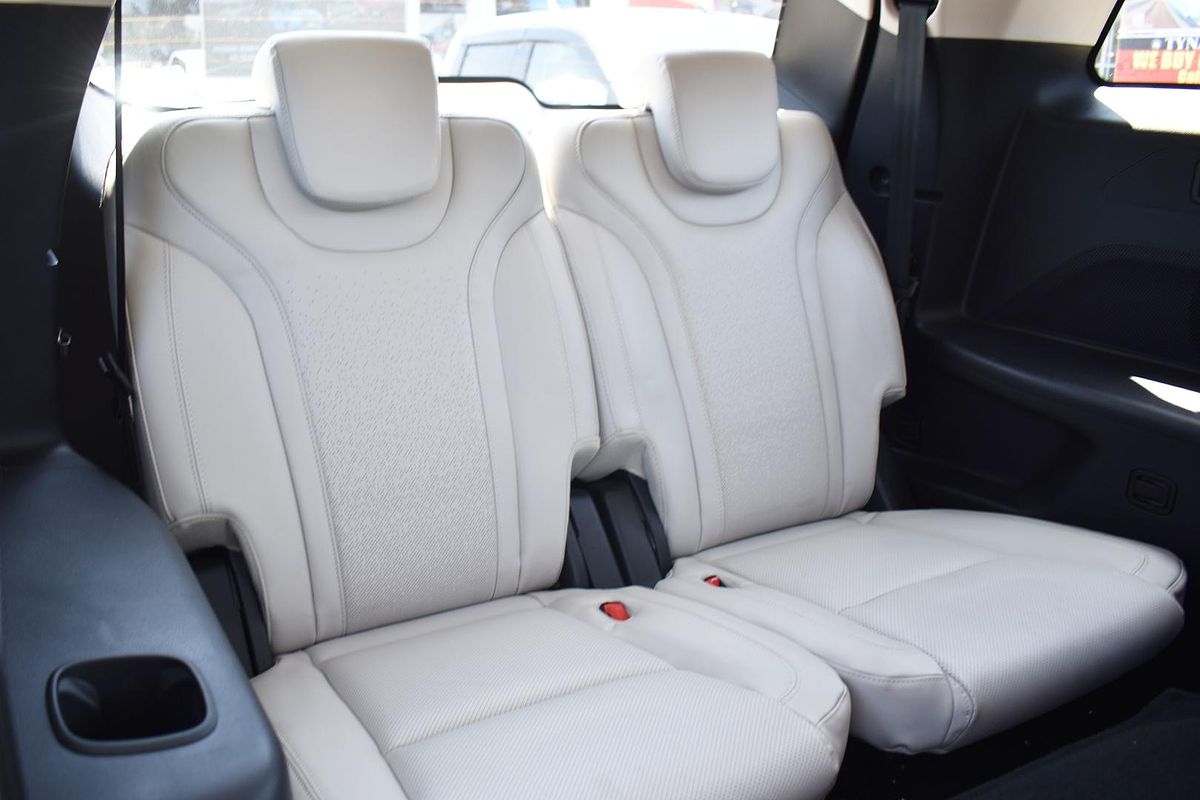 2024 Mahindra XUV700 AX7L