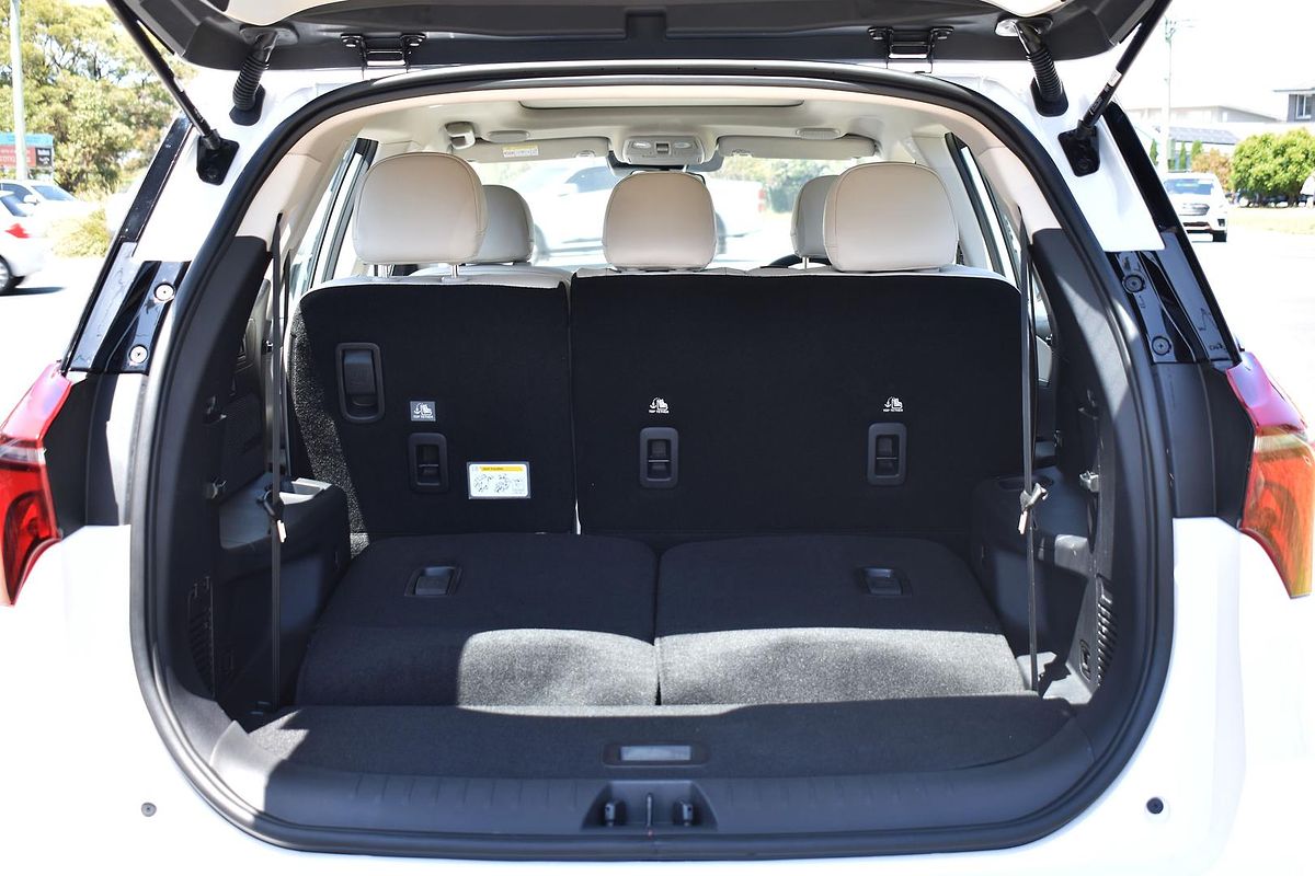 2024 Mahindra XUV700 AX7L