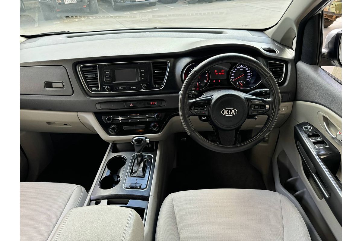 2015 Kia GRAND CARNIVAL SI