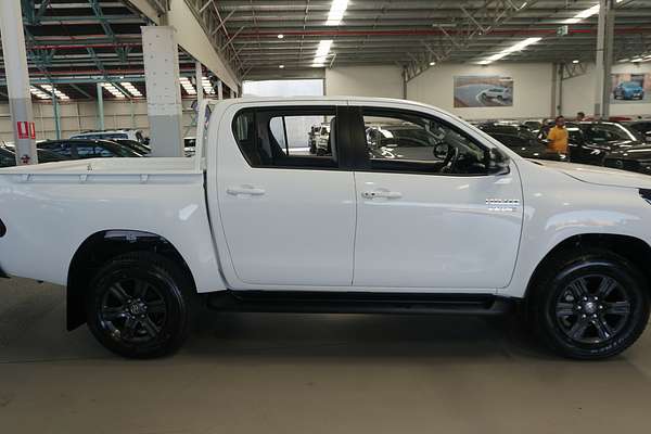 2024 Toyota Hilux SR 48V GUN126R 4X4