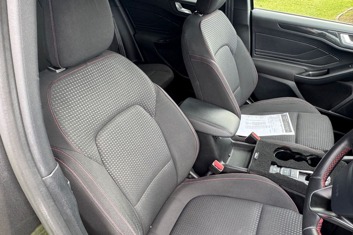 2018 Ford Focus ST-Line SA