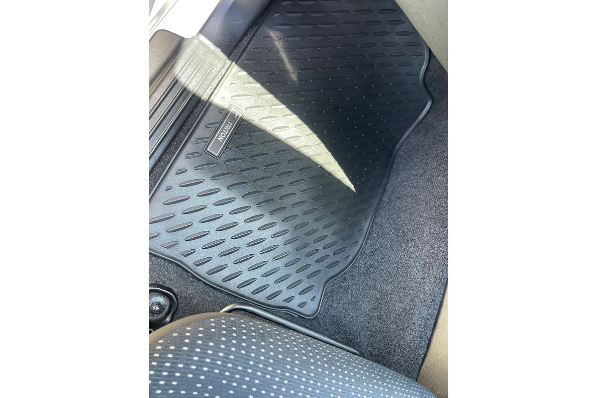 2015 Mitsubishi Triton GLX-R MN 4X4