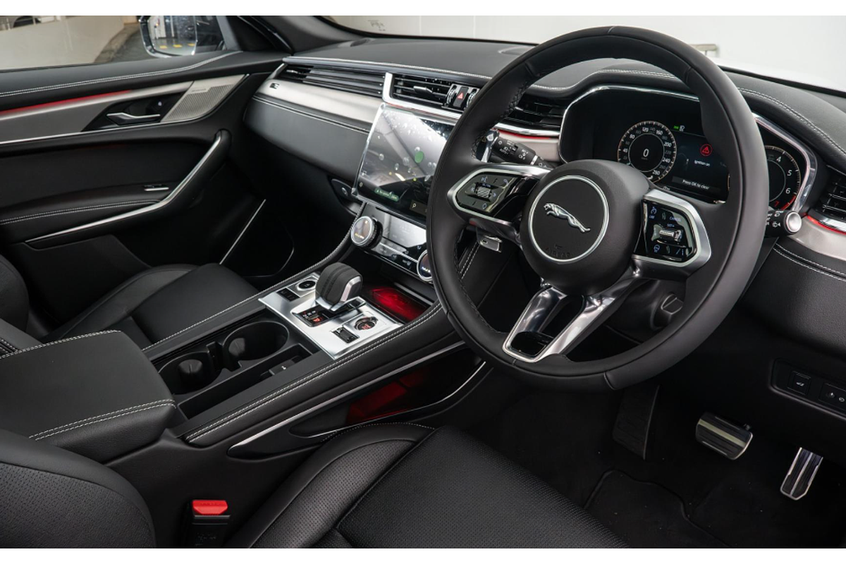 2024 Jaguar F-PACE P250 R-Dynamic SE X761