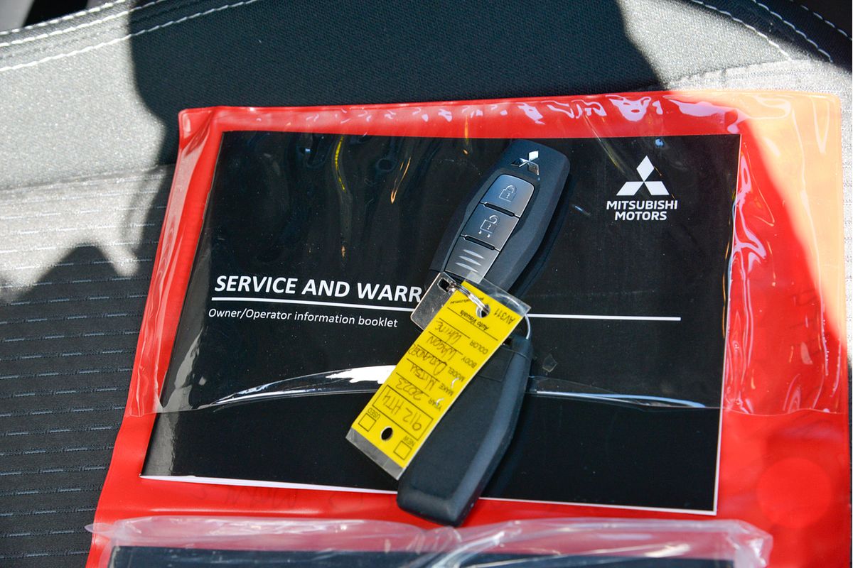 2023 Mitsubishi Outlander LS ZM